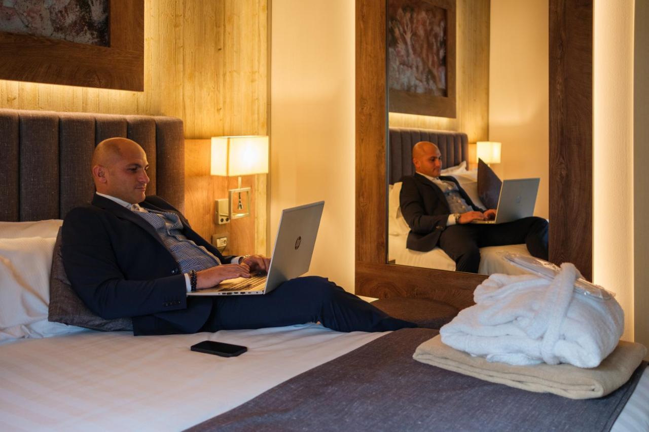 Lake Hotel La Pieve بيسوني المظهر الخارجي الصورة