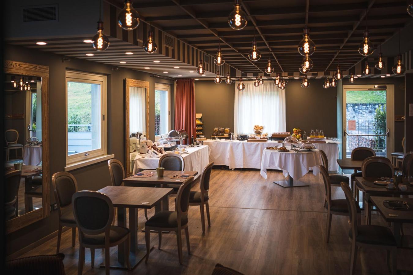 Lake Hotel La Pieve بيسوني المظهر الخارجي الصورة